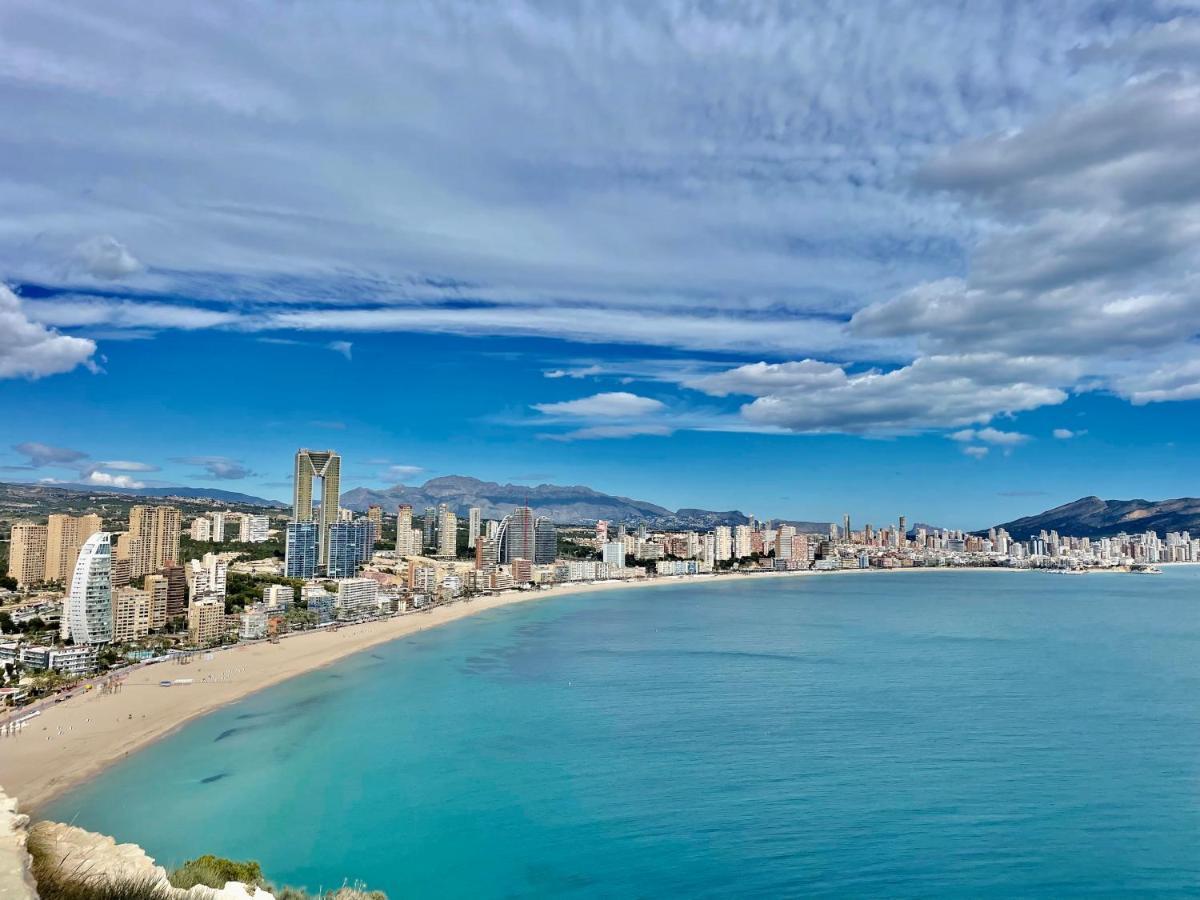 Traveler'S Beach Apartment With Sea View, Free Coffee & Parking 베니돔 외부 사진