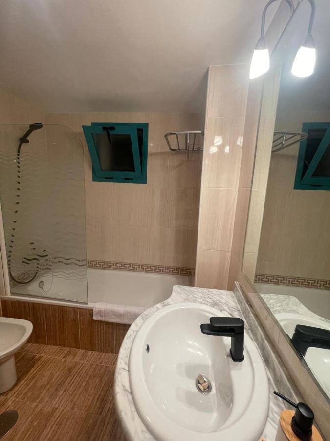 Traveler'S Beach Apartment With Sea View, Free Coffee & Parking 베니돔 외부 사진